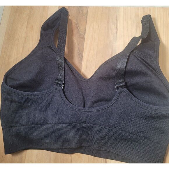 (2) Styles - BUNDLE Puma Women's Seamless Sports Bra Black‎ Medium - Picture 6 of 7